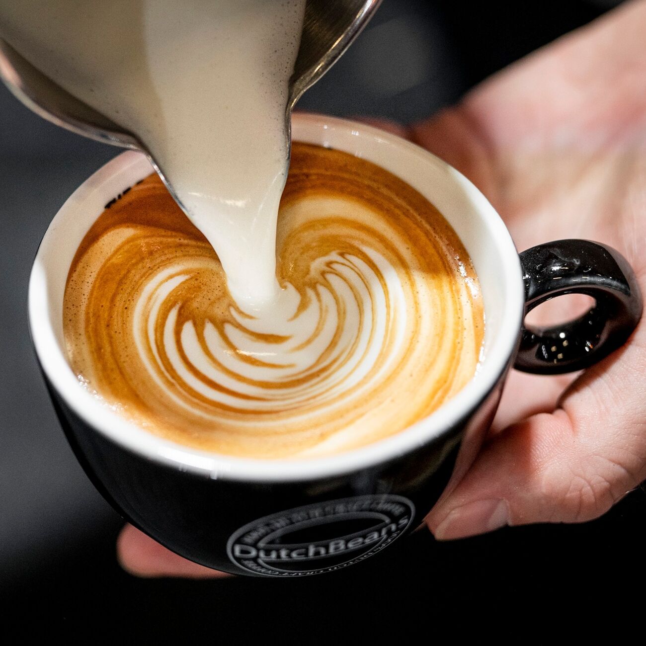 Een cappuccino in een DutchBeans-kopje