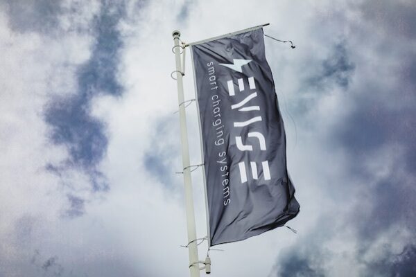 De vlag van Evise: smart charging systems