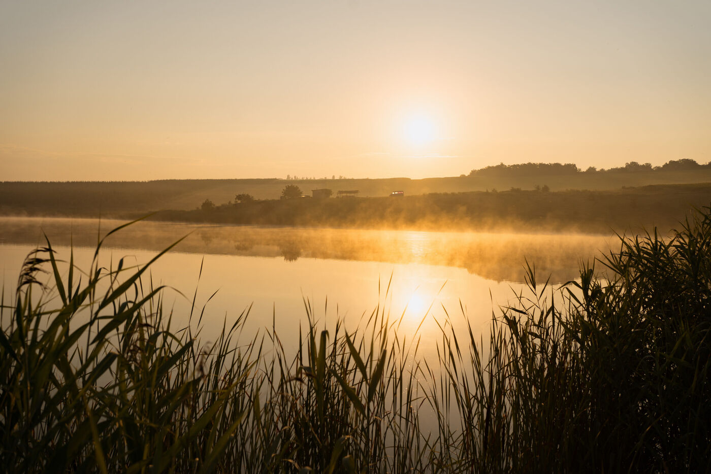 Zonsopgang boven het water