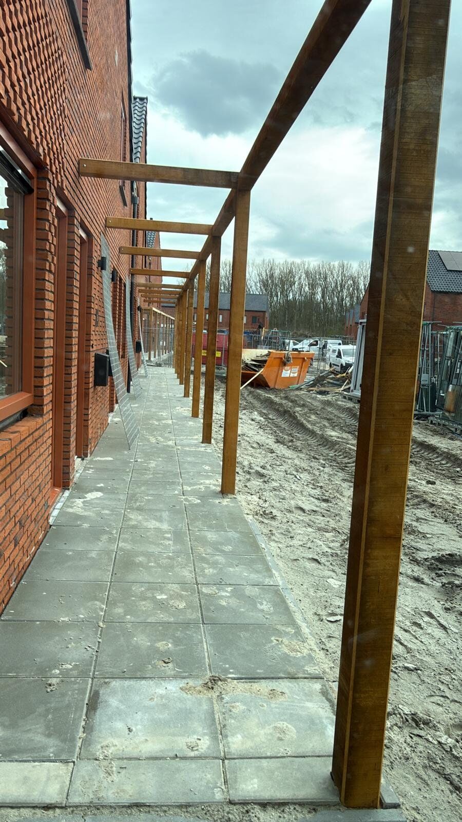Pergola's in een nieuwbouwwijk in Delfzijl