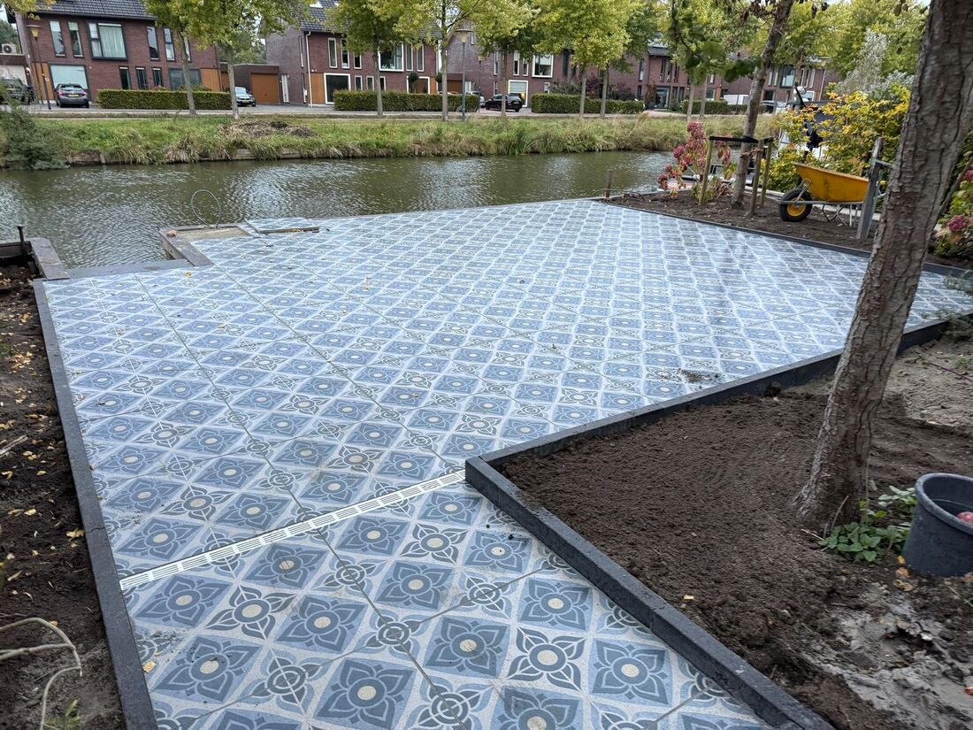 Terrassen aan het water in Leeuwarden