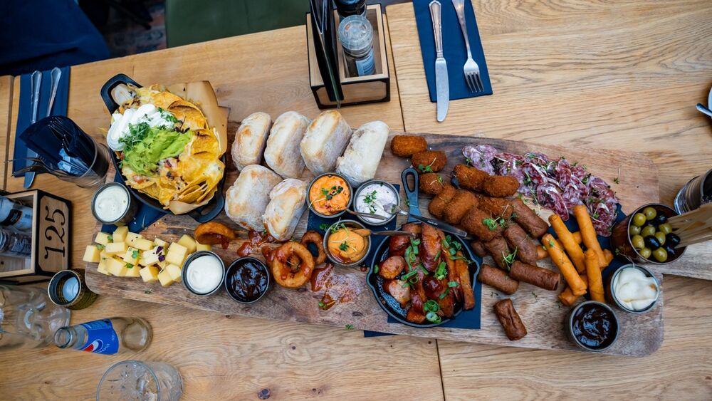 Borrelplank van de maandelijkse borrel